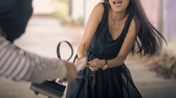 Germania. Româncă de 21 de ani, expertă în „tâlhăria cu dosar“: Pensionarii, victime sigure