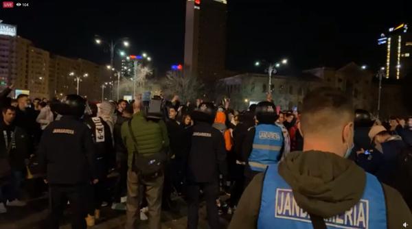 Jurnalist Realitatea, lovit de o sticlă aruncată de protestatari 