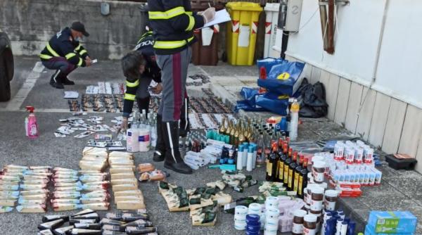 Italia. Doi români, opriți de poliție. Mașina lor era plină cu bunuri furate din două supermarketuri 