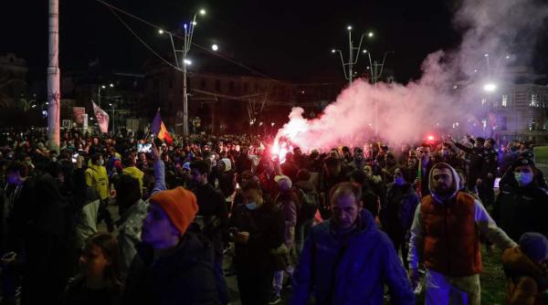 Protest VIOLENT la Brăila: Mai mulți tineri au fost arestați, după ce au aruncat cu pietre în jandarmi