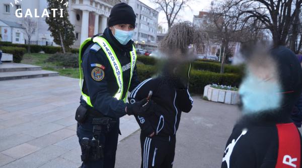 Povestea lui Alin, protestatarul de doar 13 ani care i-a EMOȚIONAT pe jandarmi: A venit să-l ia acasă bunica bolnavă de cancer