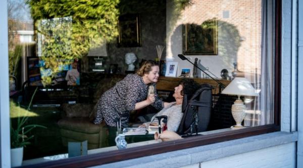 Îngrijitoarele românce, o nouă destinație de lucru - Belgia: Câștiguri de  aproximativ 3.500 de euro pe lună