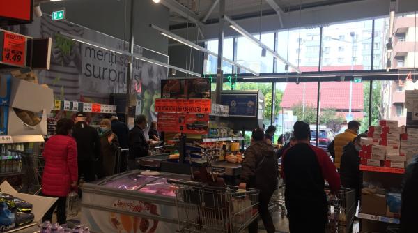 Bacău: un hoț a ADORMIT în magazinul în care intrase să fure