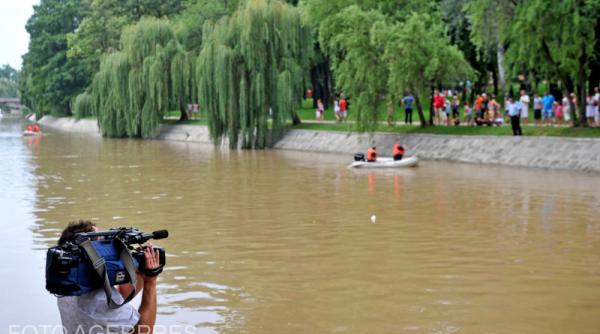 Fetiță care urma să împlinească doi ani, găsită moartă într-un râu