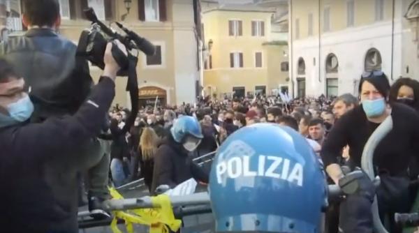 Italia. Proteste violente în centrul Romei împotriva restricţiilor antiepidemice: "Vrem libertate!" - VIDEO