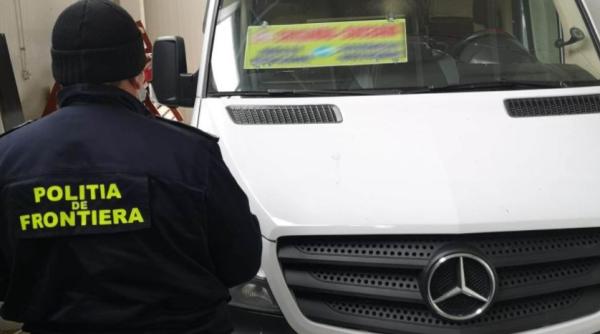 Un suedez, șofer de microbuz, cercetat pentru trafic de migranți. A declarat că îi ajuta să ajungă în Timişoara 