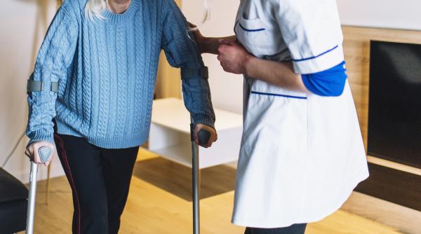 Anglia. Îngrijitoare româncă, condamnată după ce a bătut și abuzat o pensionară: „Iadul te mănâncă!”