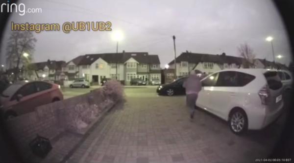 Marea Britanie. Hoți de catalizatoare sunt prinși de proprietară: „Îți reparăm roata” (VIDEO)