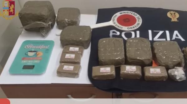 Moldovean, dealer de droguri în Italia. Avea acasă hașiș de 30.000 de euro