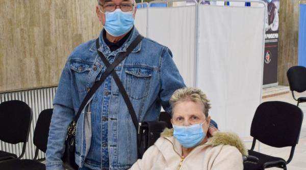 Poveste impresionantă de dragoste, la centrul de vaccinare: A făcut totul pentru a pleca cu soţia la tratament în străinătate