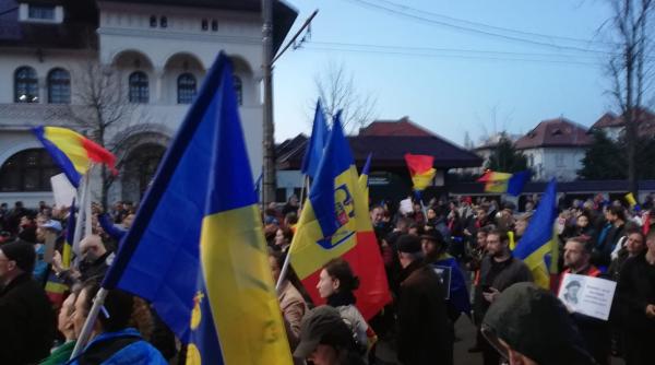 Protest la Palatul Cotroceni împotriva restricțiilor anti-COVID (FOTO)