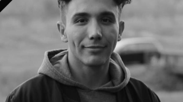 Student din Iași, dat dispărut joi, a fost găsit spânzurat în pădure. Iulian avea 22 de ani: „Drum lin, leule!”