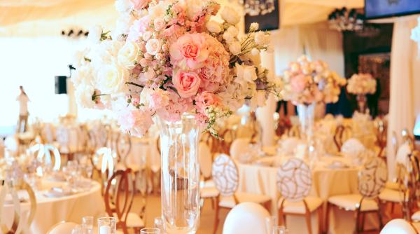 Scenariu pentru reluarea nunților din 15 mai: 200 de persoane în scenariul verde, 100 în cel galben