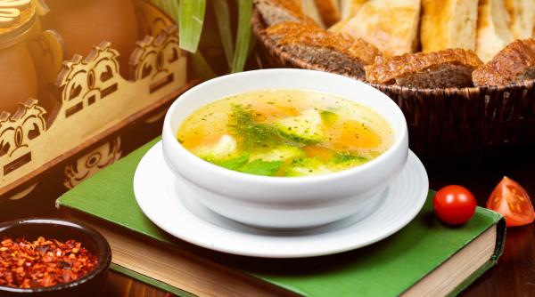 Supă de primăvară cu orez. Bogată în vitamine și revigorantă
