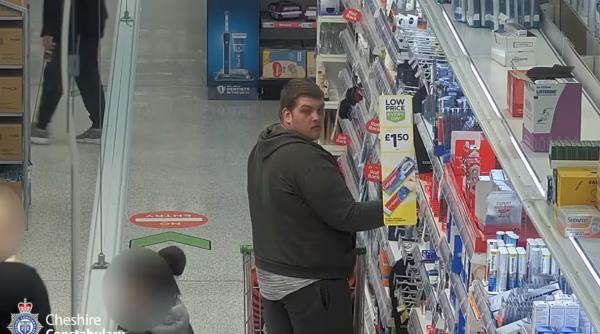 Anglia. Șase români au comis furturi în valoare de 160.000 de lire cu metoda "Alarma". Poliția a publicat imaginile cu ei - VIDEO