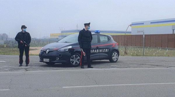 Italia. Un român ghinionist, reținut de carabinieri după ce s-a împiedicat. Căra o cutie plină cu haine furate de circa 10.000 de euro