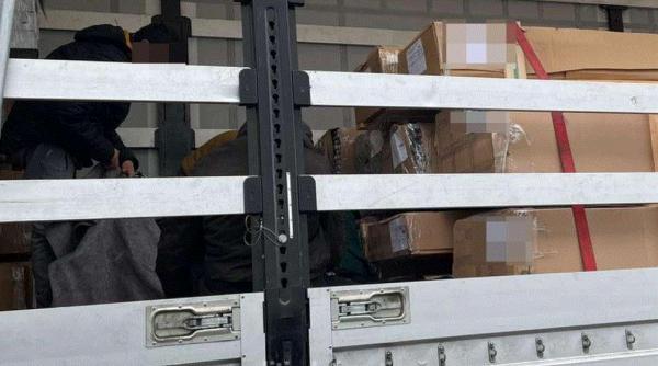 Mai mulți șoferi s-au ales cu dosare penale la frontiera României. Camioanele, conduse de ei au fost verificate amănunțit