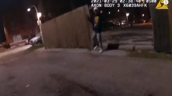 Nou caz șocant în SUA: "Imagini insuportabile" cu un polițist care ucide un copil de 13 ani - VIDEO