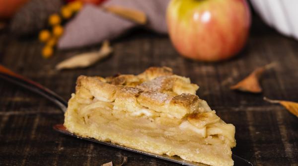 Szarlotka, plăcinta poloneză cu mere. Acest desert fabulos îi va cuceri și pe cei mai pretențioși 