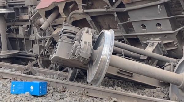 Cel puţin 11 morţi şi aproape 100 de răniţi după deraierea unui tren. Nou bilanţ