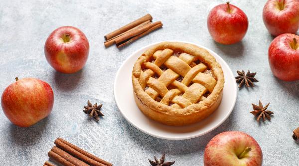 Plăcintă cu mere în stil american. Vei fi surprins de aroma sa fină! Foarte simplu de făcut 