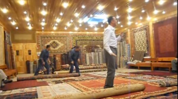 Un român, artizanul escrocheriei cu preșul în Ungaria: Victimele îi dădeau mii de euro