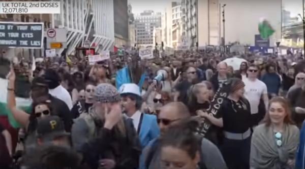 Marea Britanie. Protest cu mii de oameni la Londra, împotriva paşaportului de vaccinare şi a restricţiilor: "Să ne luăm libertatea înapoi!" - VIDEO