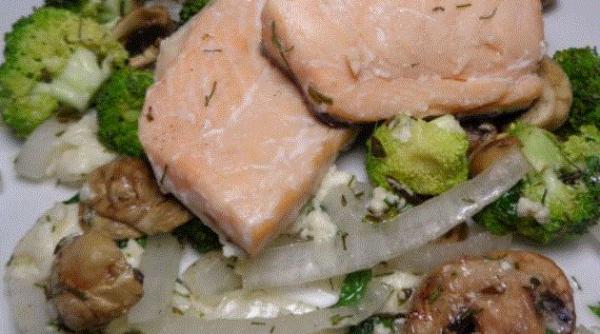 Rețetă de Florii. Somon, pregătit la cuptorul cu microunde. Rapid și surprinzător de delicios