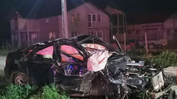 Accident îngrozitor în Prahova, soldat cu 2 MORȚI. Mașina s-a rostogolit 300 de metri pe șosea