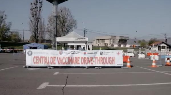 Centrele de vaccinare Drive-Through, un SUCCES. Se vor deschide în mai multe orașe - VIDEO
