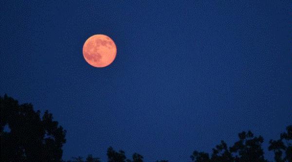 „Superluna roz”. Fenomen astronomic rar, în această noapte, așteptat de pasionați