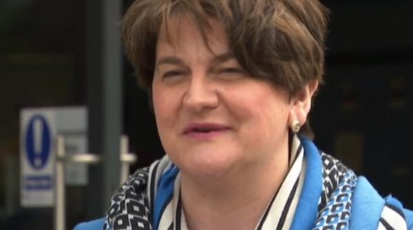 Arlene Foster, premierul Irlandei de Nord, a demisionat