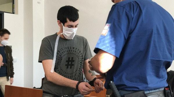 Cehia. ROMÂNUL care a ucis în bătaie un BEBELUȘ de 2 luni, va sta după gratii 15 ani. ROBERT și-a recunoscut fapta: „DA, REGRET”  