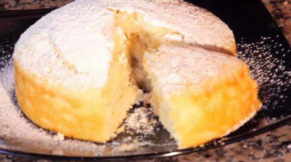 Prăjitură cu lapte, gata în câteva minute. Rețeta unui desert care are doar 150 de calorii 