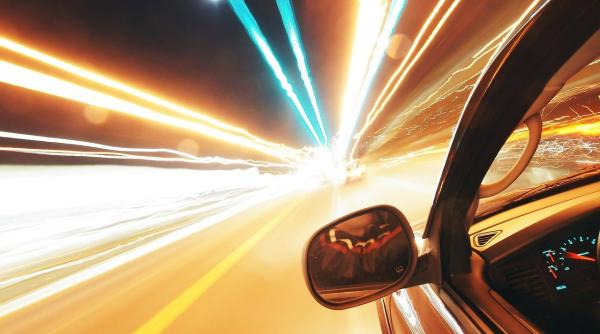 Vehiculele cu pilot automat, permise în acest an pe autostrăzile din Marea Britanie