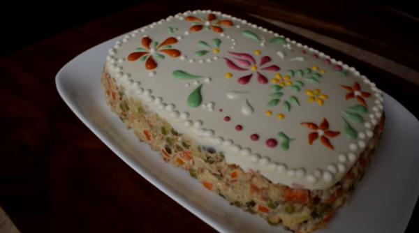 Salată boeuf. Rețeta clasică, românească, pe care bunicile o pregăteau de Paște