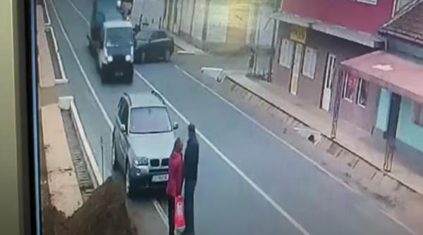 Soț și soție, SPULBERAȚI de propria mașină - VIDEO