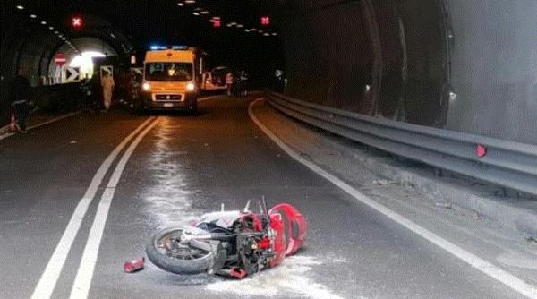 Italia. Accident grav în tunelul Dongo. Un motociclist a murit pe loc. Tunelul, închis temporar 