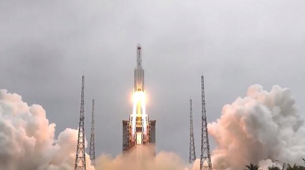 Rachetă chinezească, scăpată de sub control, se prăbușește și ar putea ateriza într-o zonă locuită