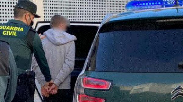 Spania. Cinci români, dintre care trei minori, au jefuit mai multe magazine de telefoane mobile. Pradă de 17.000 de euro