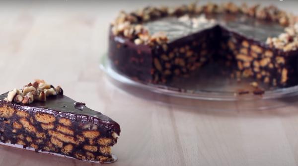 Tort de biscuiţi cu rahat, reţetă rapidă, simplă şi delicioasă de primăvară, făcă coacere