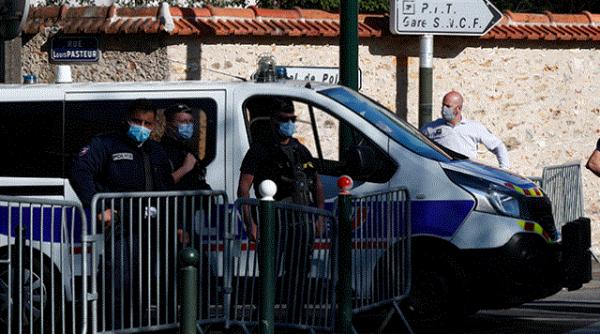 Un bărbat şi-a împuşcat soţia în picior, după care i-a dat foc. Trei copii au rămas orfani