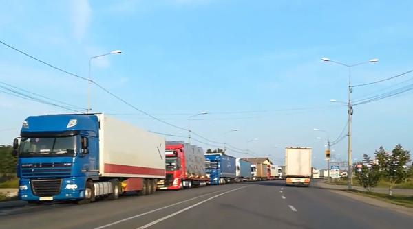 Șoferii români de TIR protestează: „Suntem bambilici!”