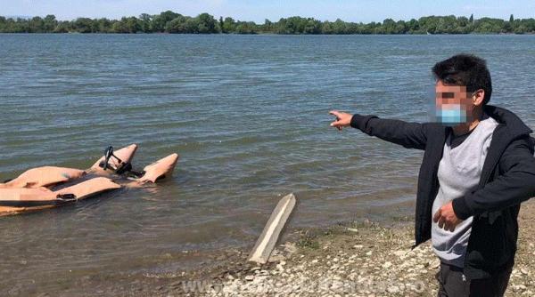 Zece migranți, reținuți când traversau Dunărea cu o ambarcaţiune