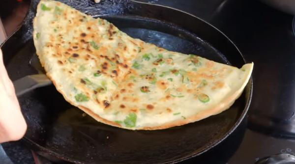 Dosa, clătite indiene umplute cu cartofi. O rețetă diferită și originală, dar mai presus de toate, plină de aromă