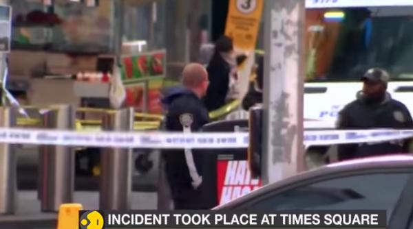 Atac armat în Times Square: Trei trecători, între care o fetiţă, răniţi 