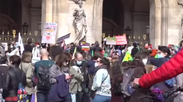 Franţa. Zeci de mii de oameni au ieşit în stradă