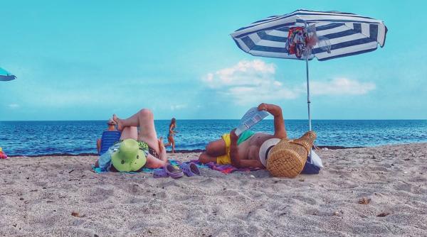 Ţara europeană care amendează turiştii care nu respectă regulile anti-COVID-19 la plajă