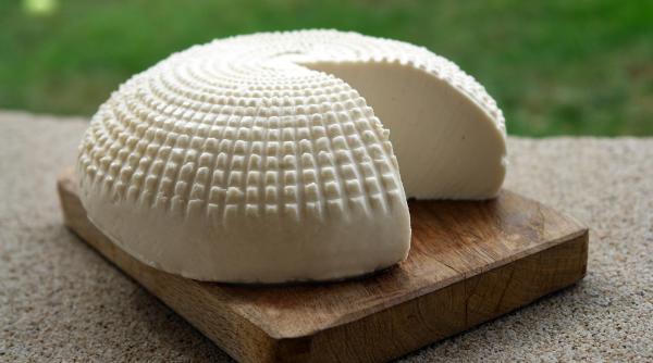 Dieta cu brânză: cum slăbești rapid 3 kilograme pe săptămână. Meniul complet zi de zi