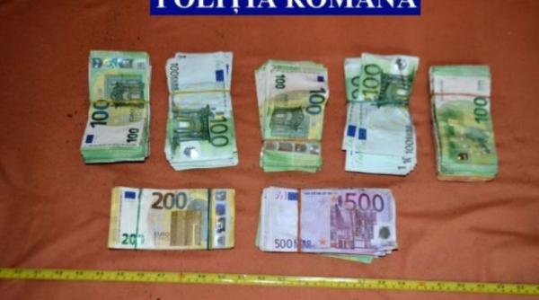 Percheziţii la domiciliul românului, care a vrut să dea o mită-record unor poliţişti. Ce au găsit oamenii legii în casa acestuia